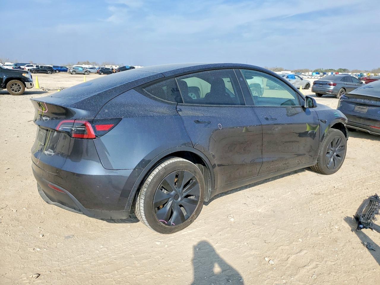 2025 TESLA MODEL Y
