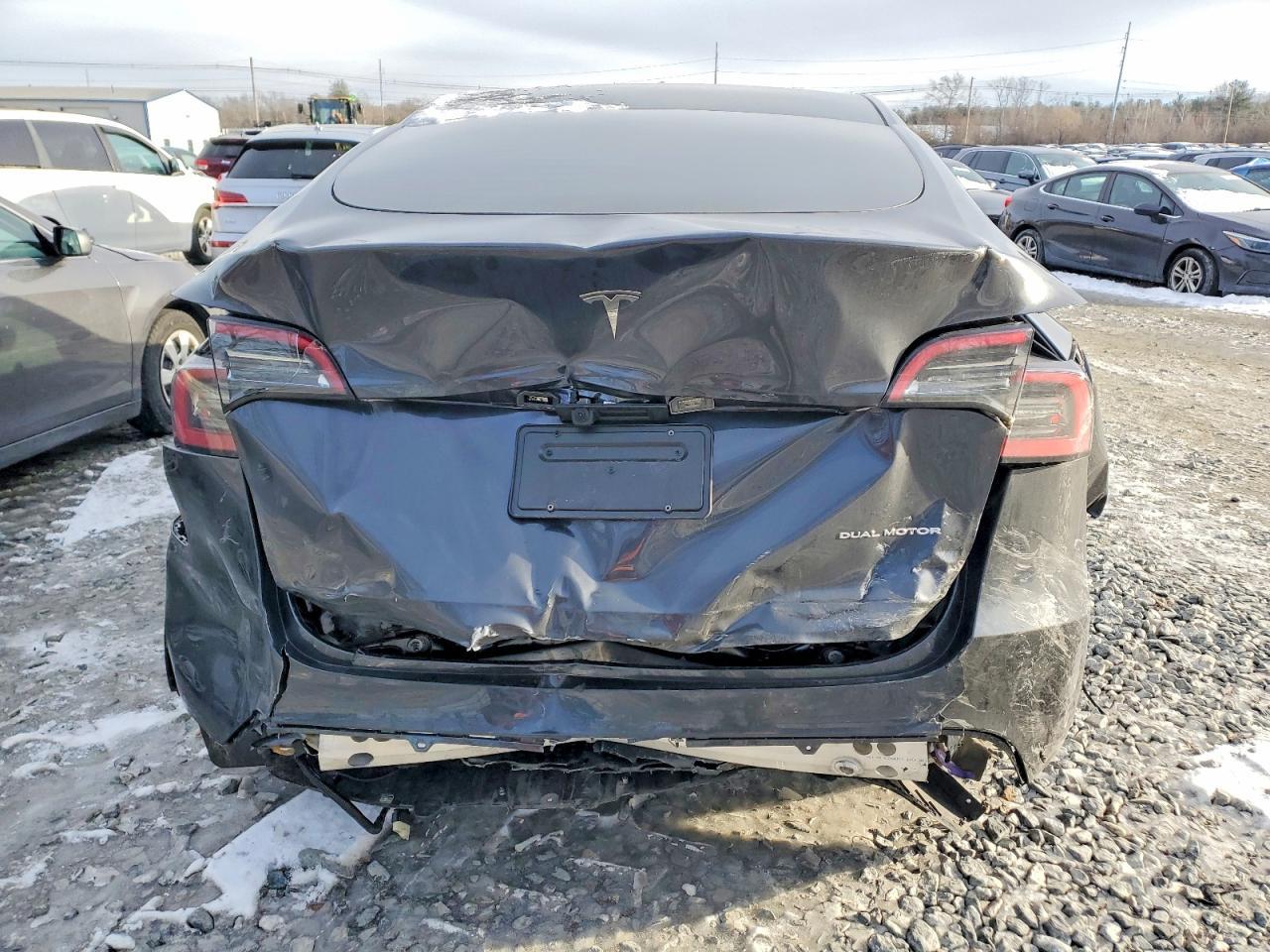 2024 TESLA MODEL Y