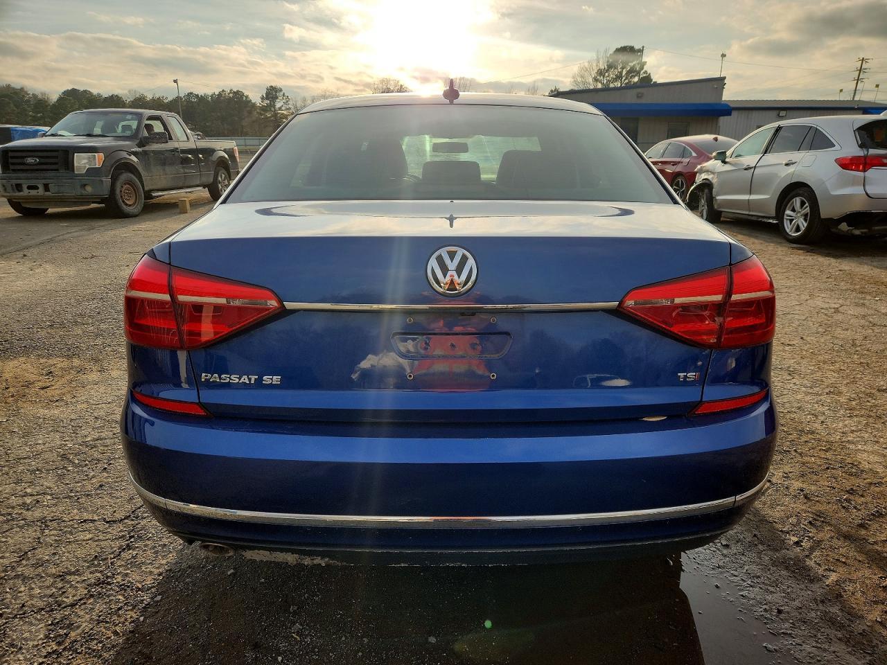 2016 VOLKSWAGEN Passat