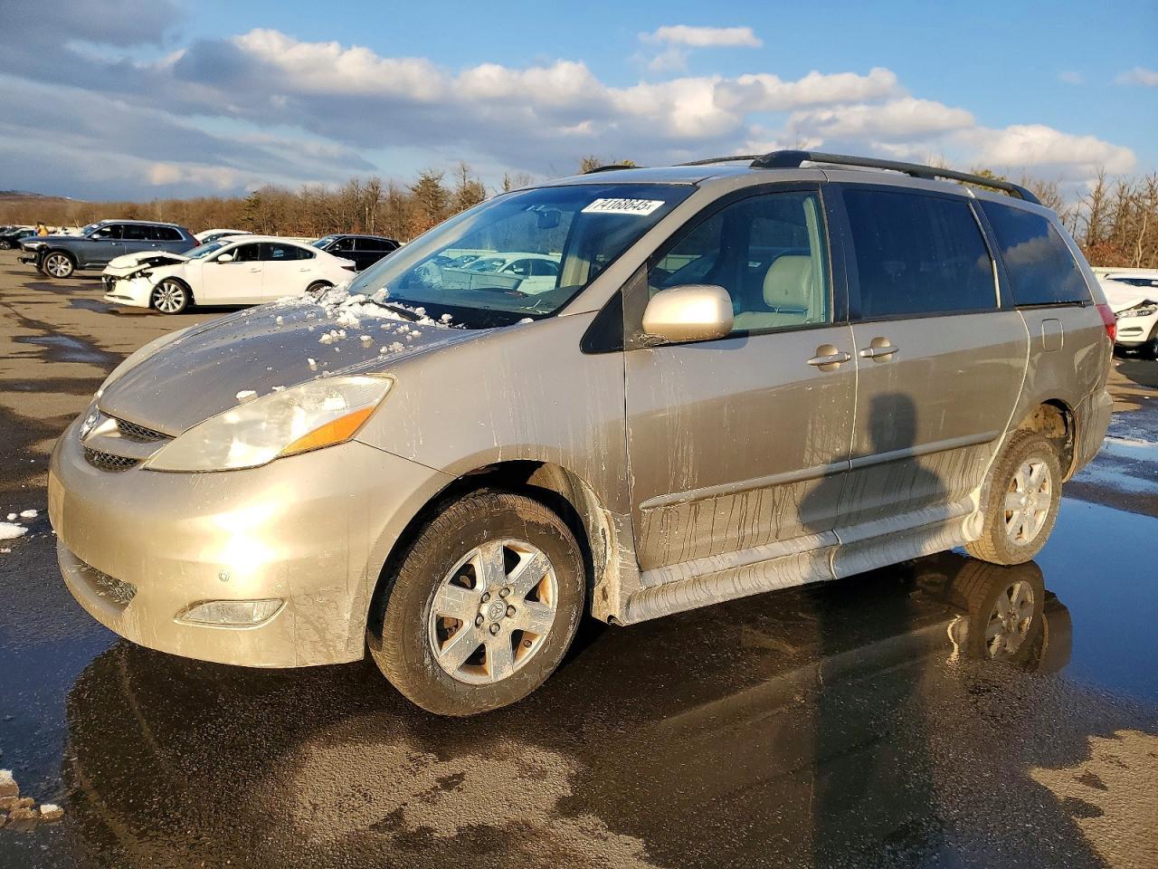 2010 TOYOTA SIENNA