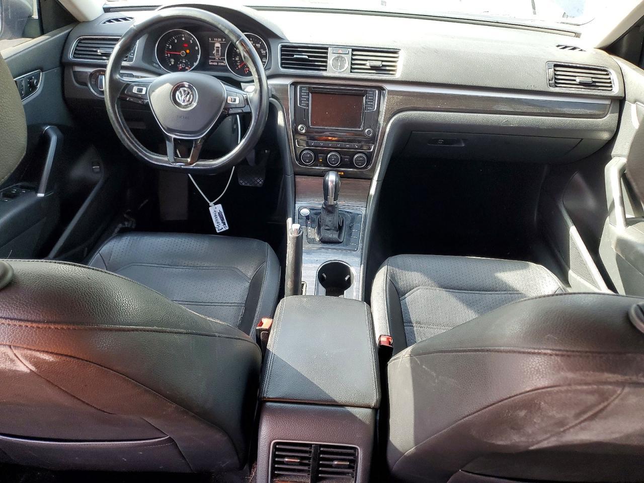 2017 VOLKSWAGEN Passat