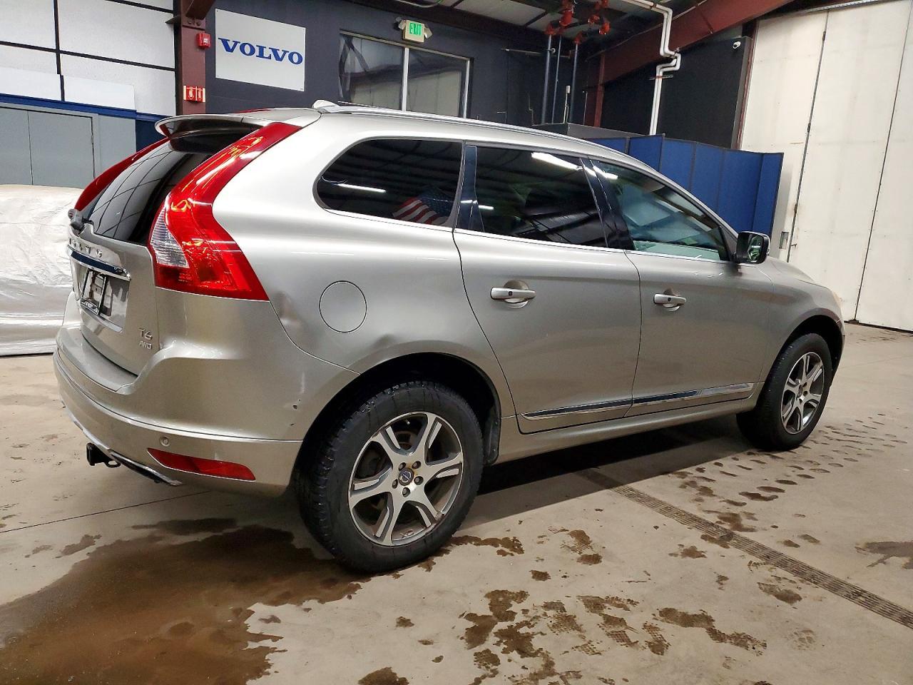 2015 VOLVO XC60