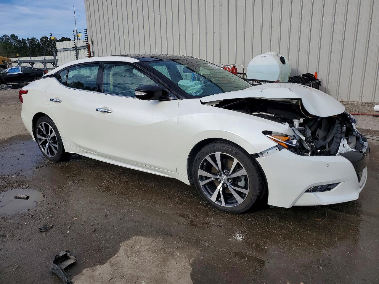 2016 NISSAN
