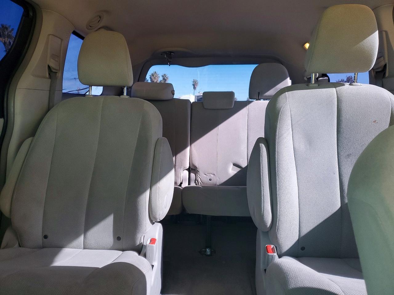 2013 TOYOTA SIENNA