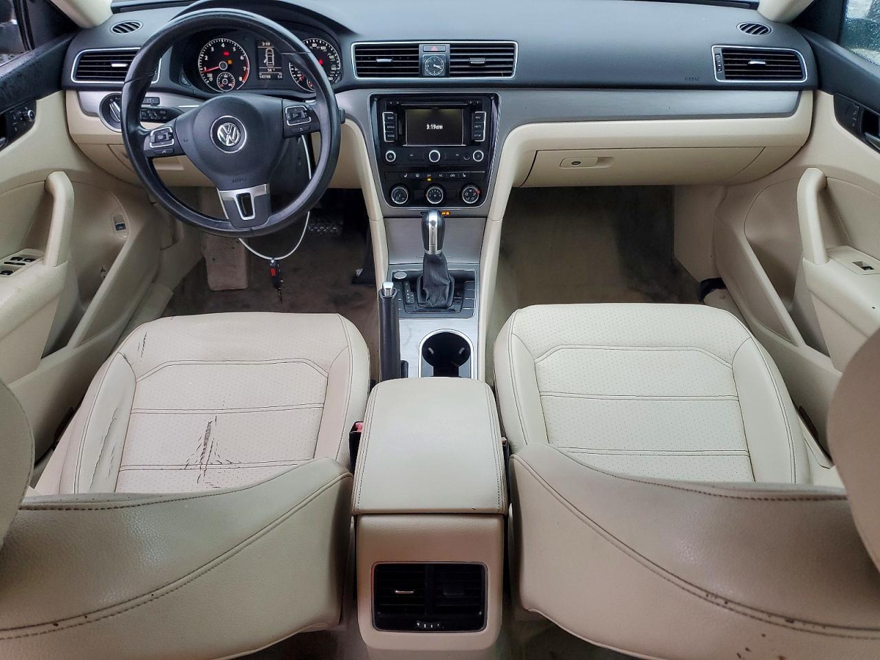 2014 VOLKSWAGEN Passat