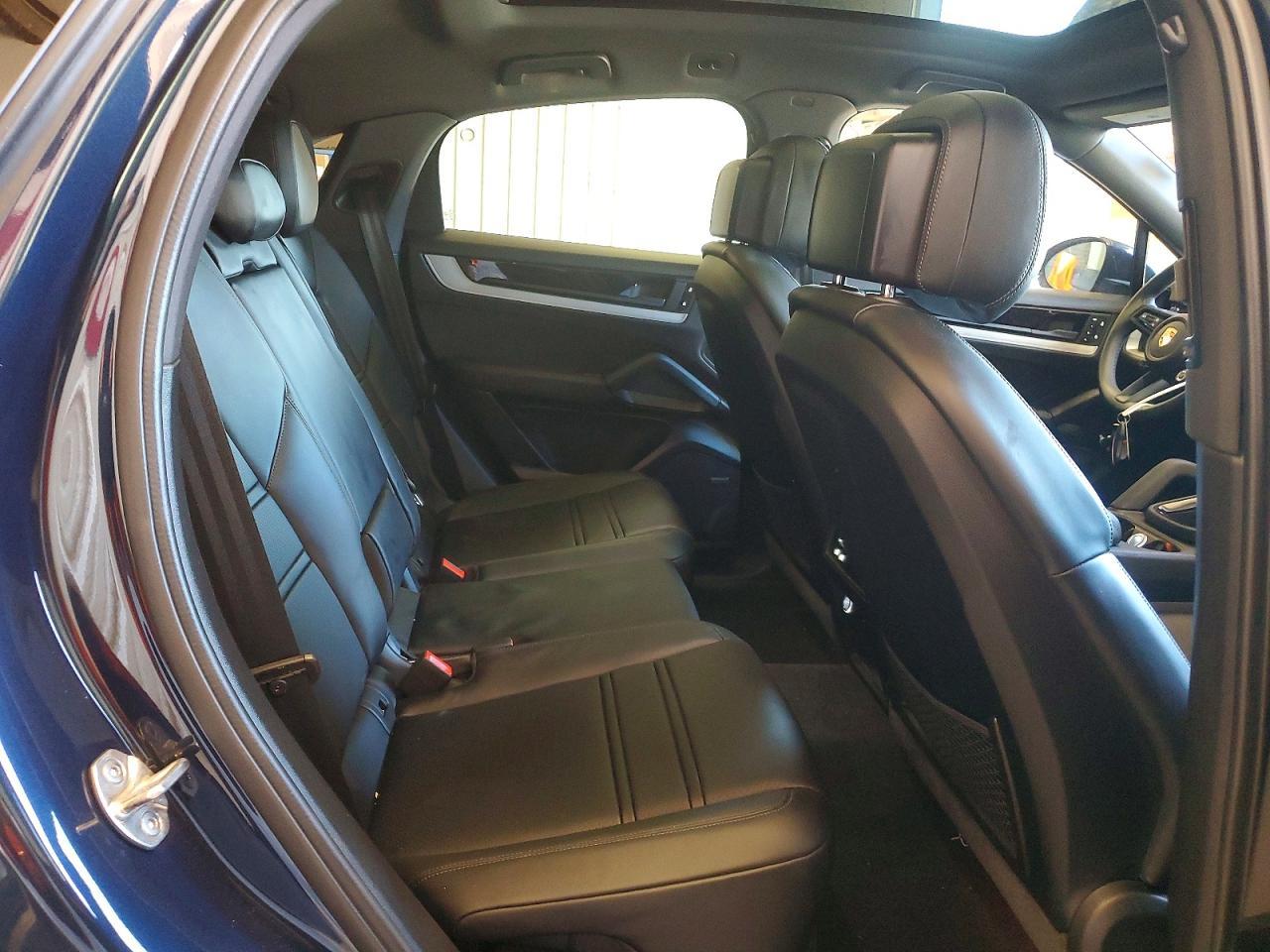 2024 PORSCHE CAYENNE