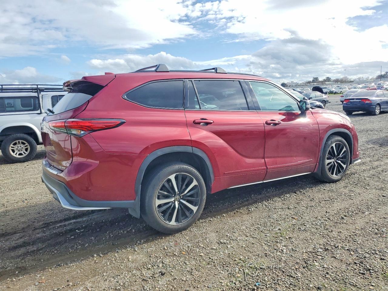 2022 TOYOTA HIGHLANDER