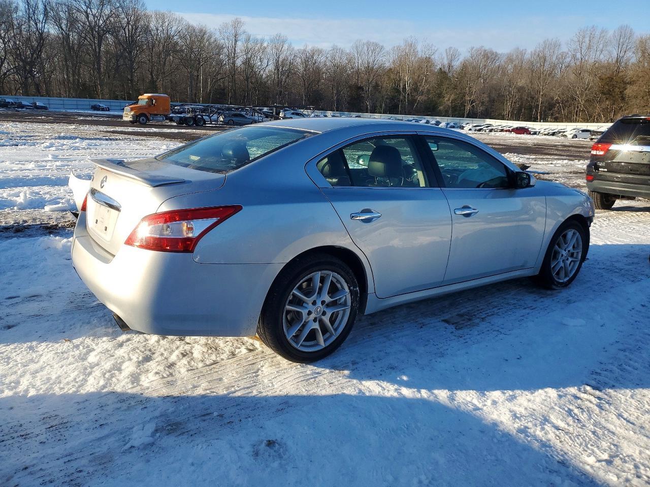 2009 NISSAN Maxima