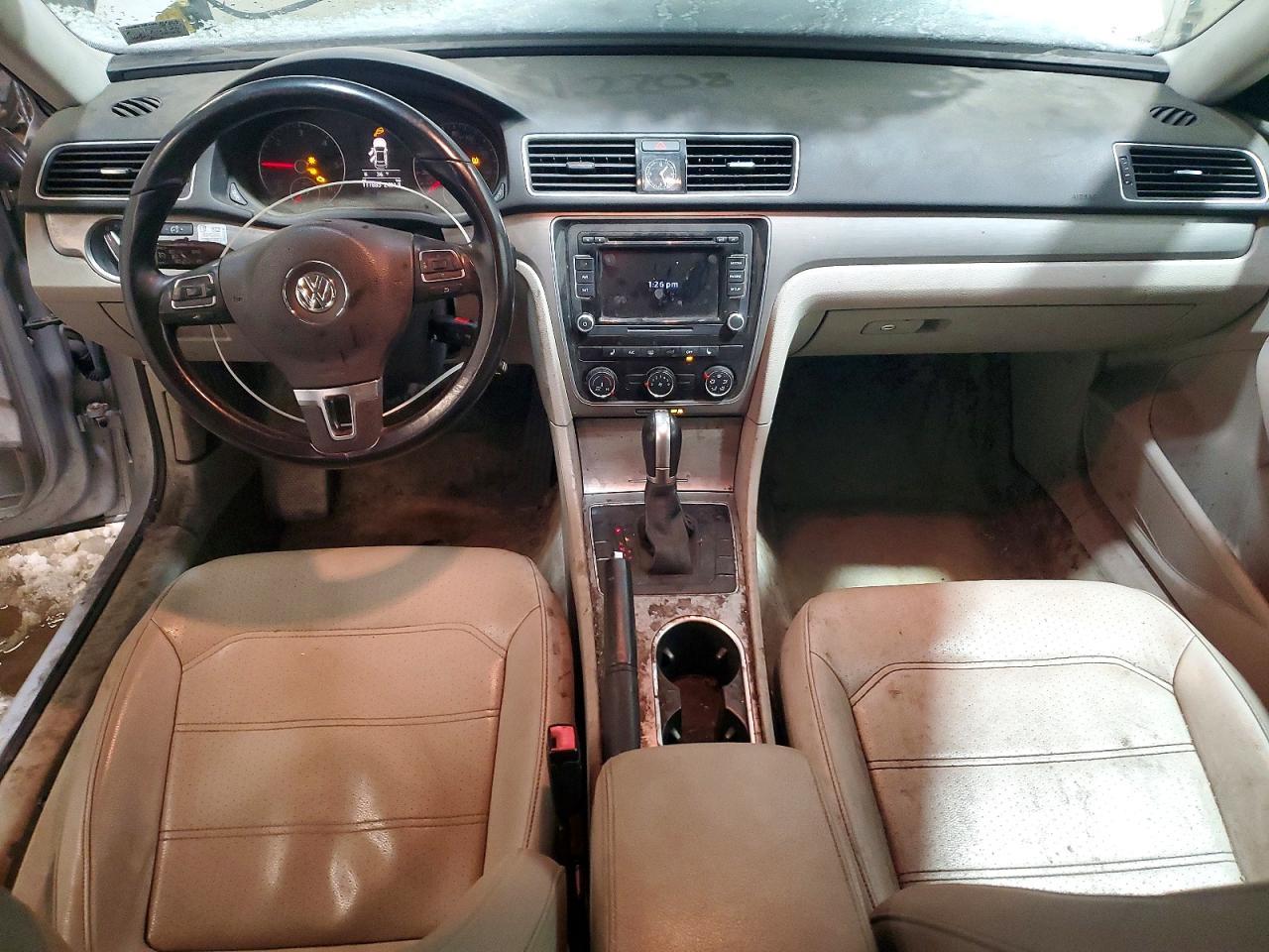 2015 VOLKSWAGEN Passat