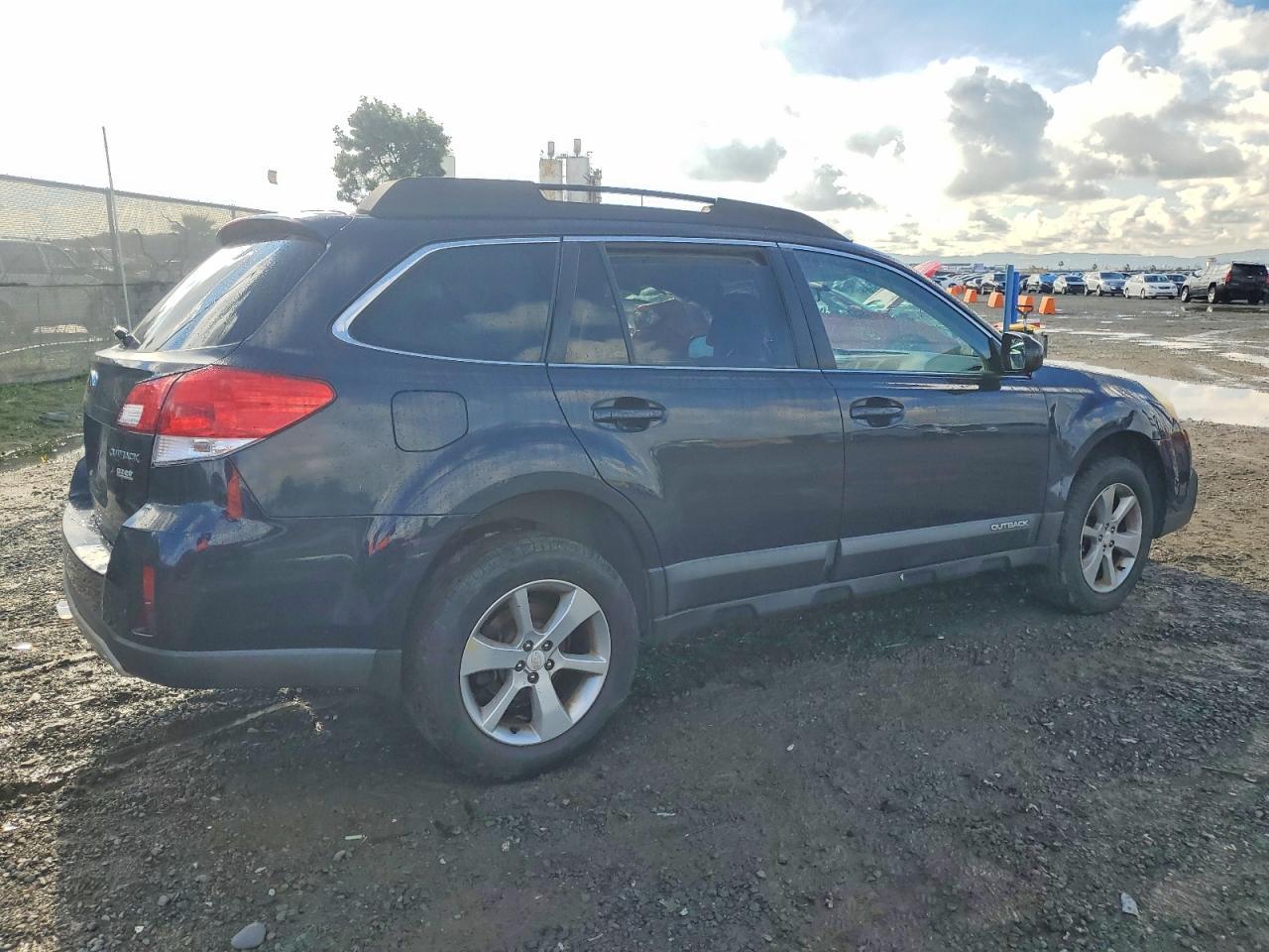 2013 SUBARU Outback