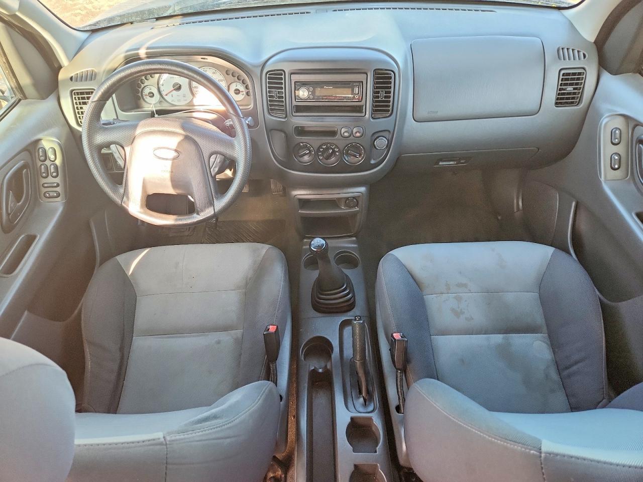2004 FORD ESCAPE