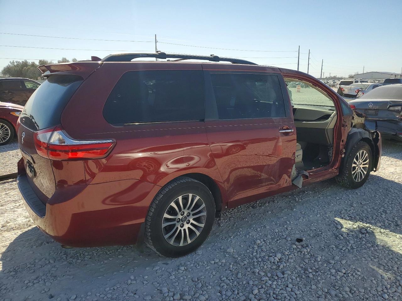 2019 TOYOTA SIENNA