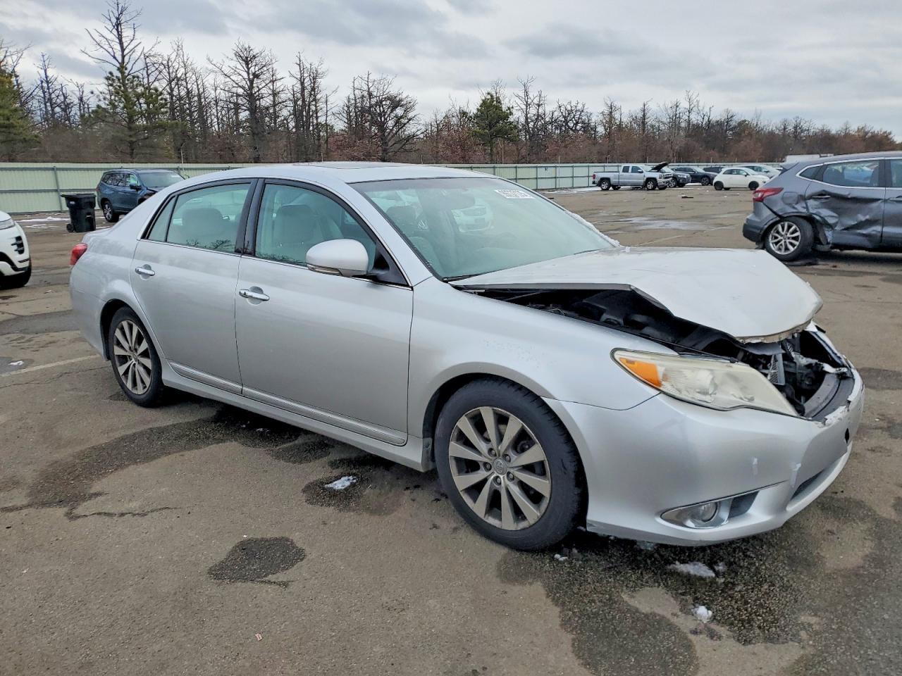 2011 TOYOTA Avalon