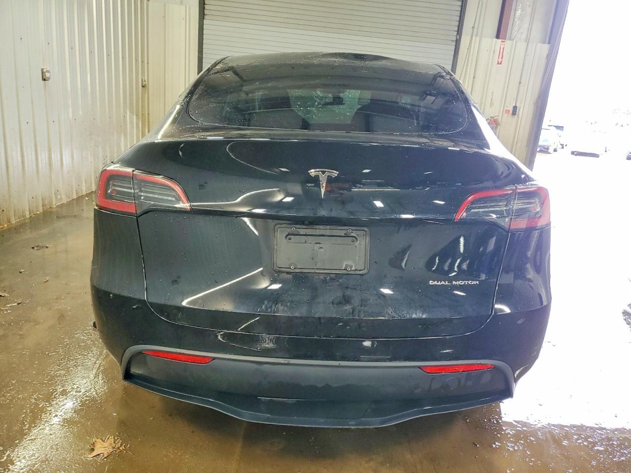 2025 TESLA MODEL Y