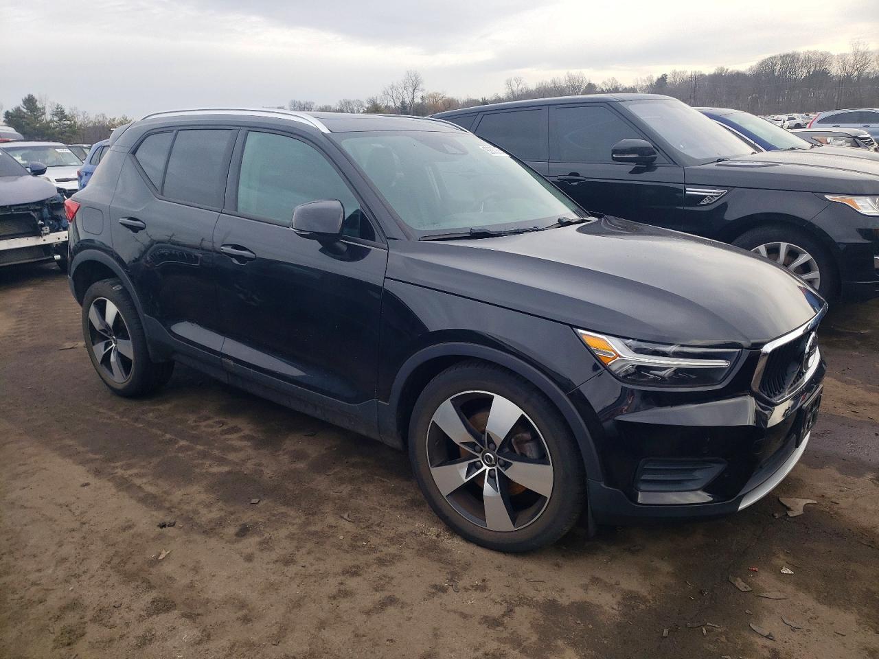2020 VOLVO XC40
