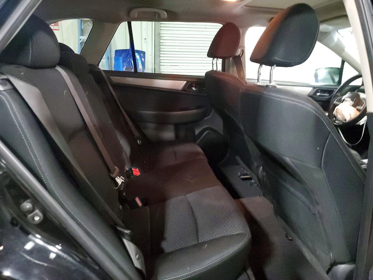 2017 SUBARU Outback