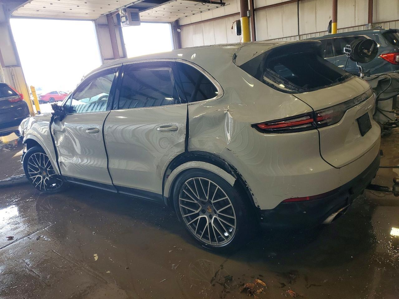 2020 PORSCHE CAYENNE
