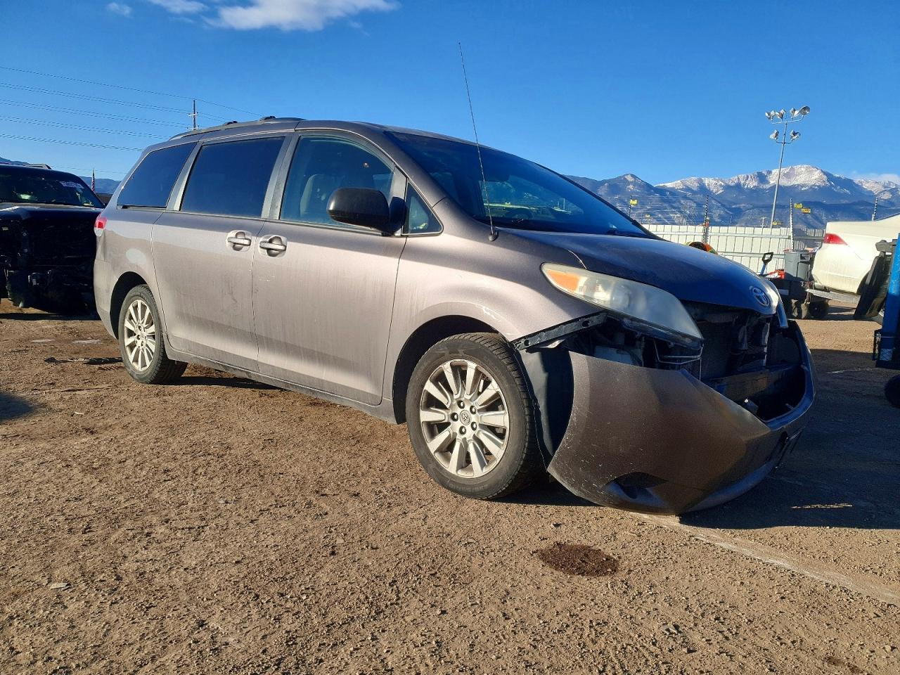 2012 TOYOTA SIENNA