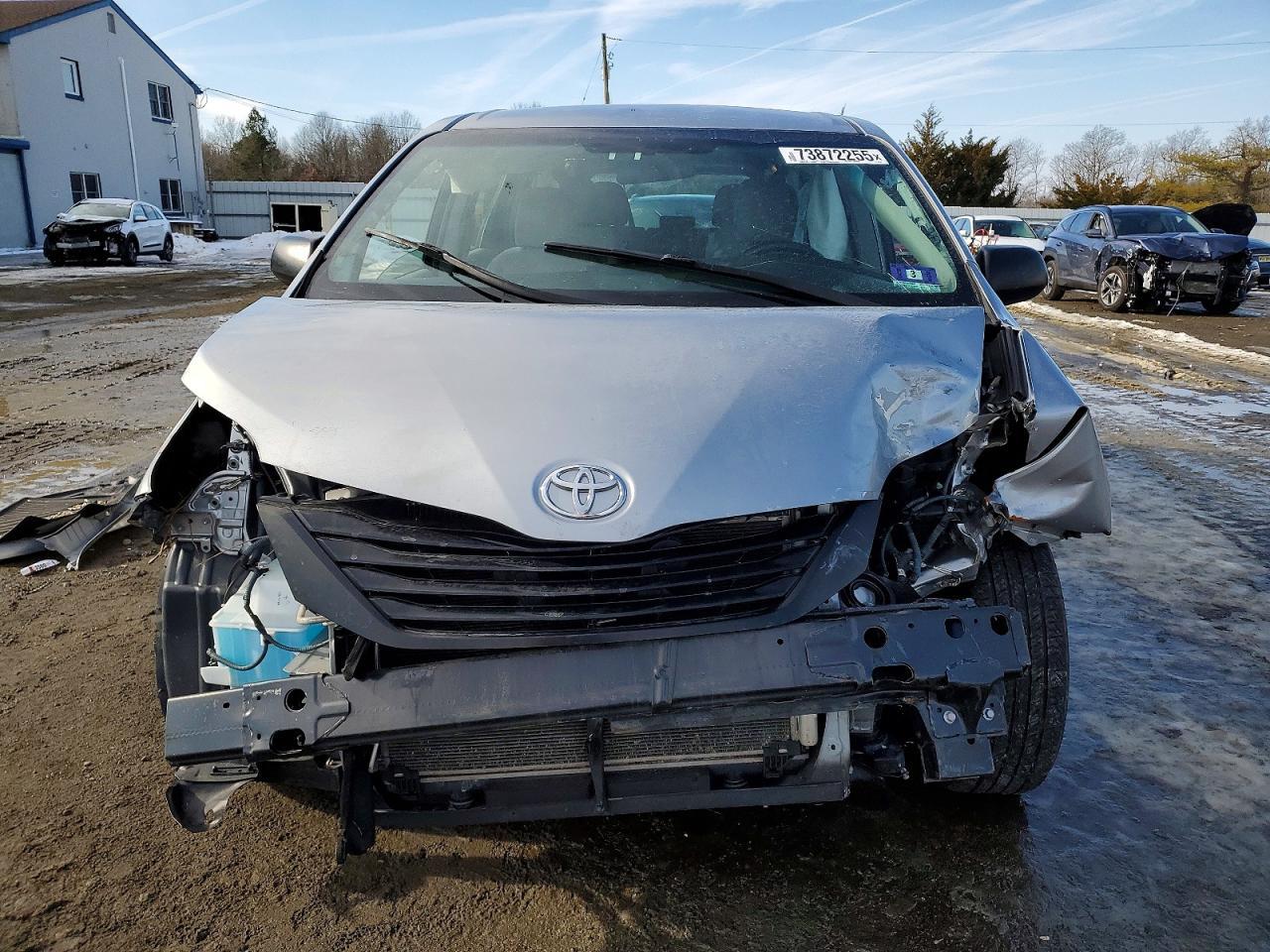 2017 TOYOTA SIENNA