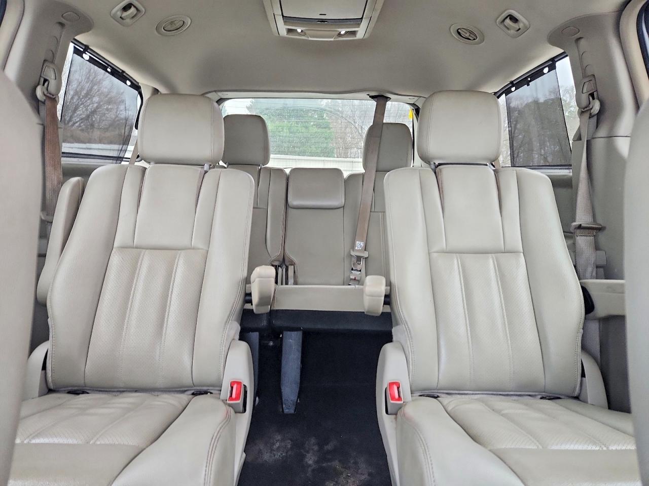 2012 CHRYSLER Town & Country