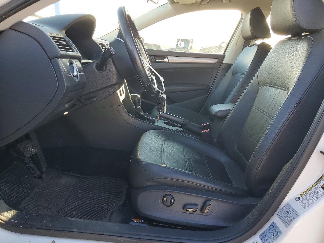 2015 VOLKSWAGEN Passat