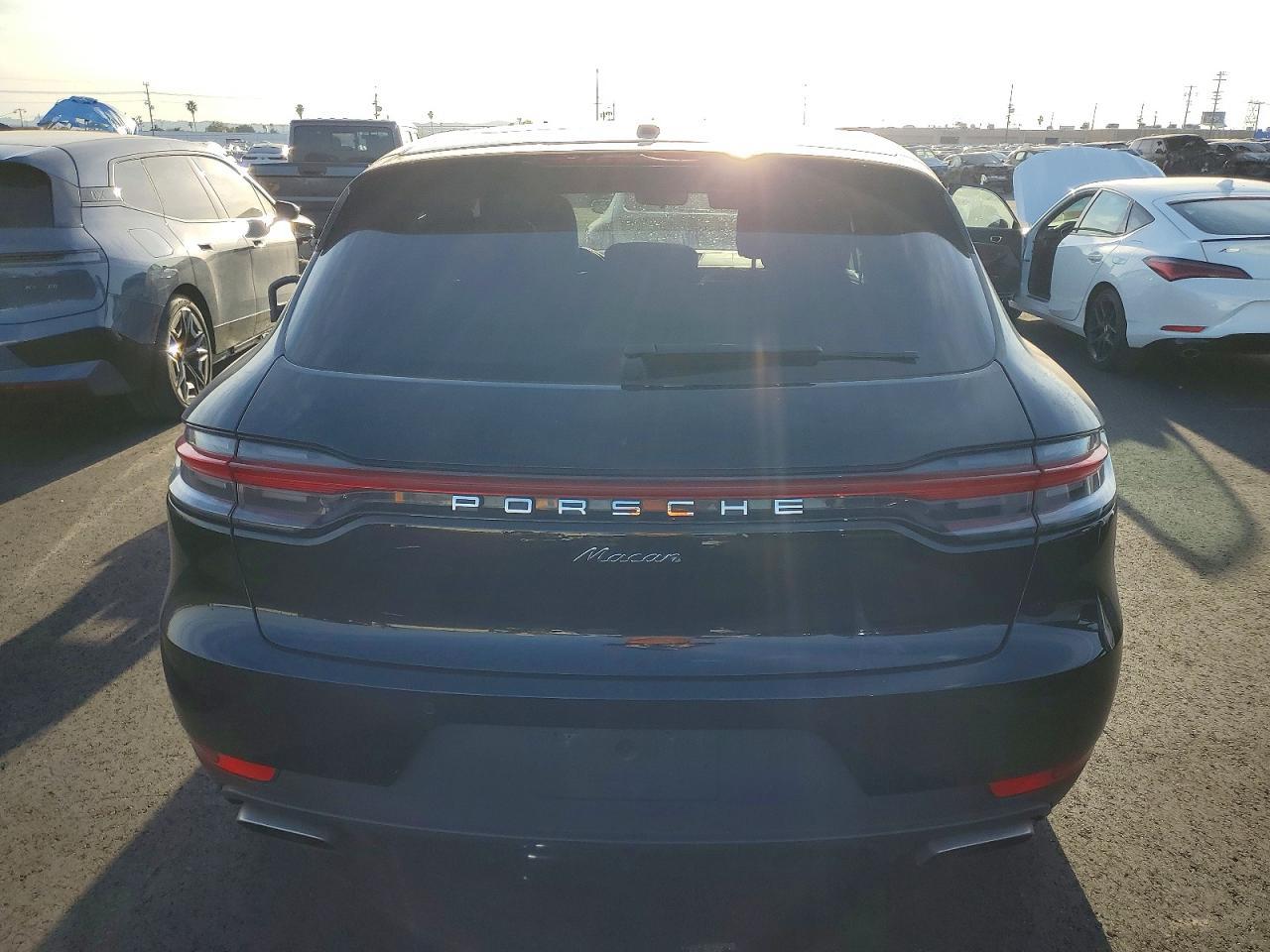 2021 PORSCHE Macan