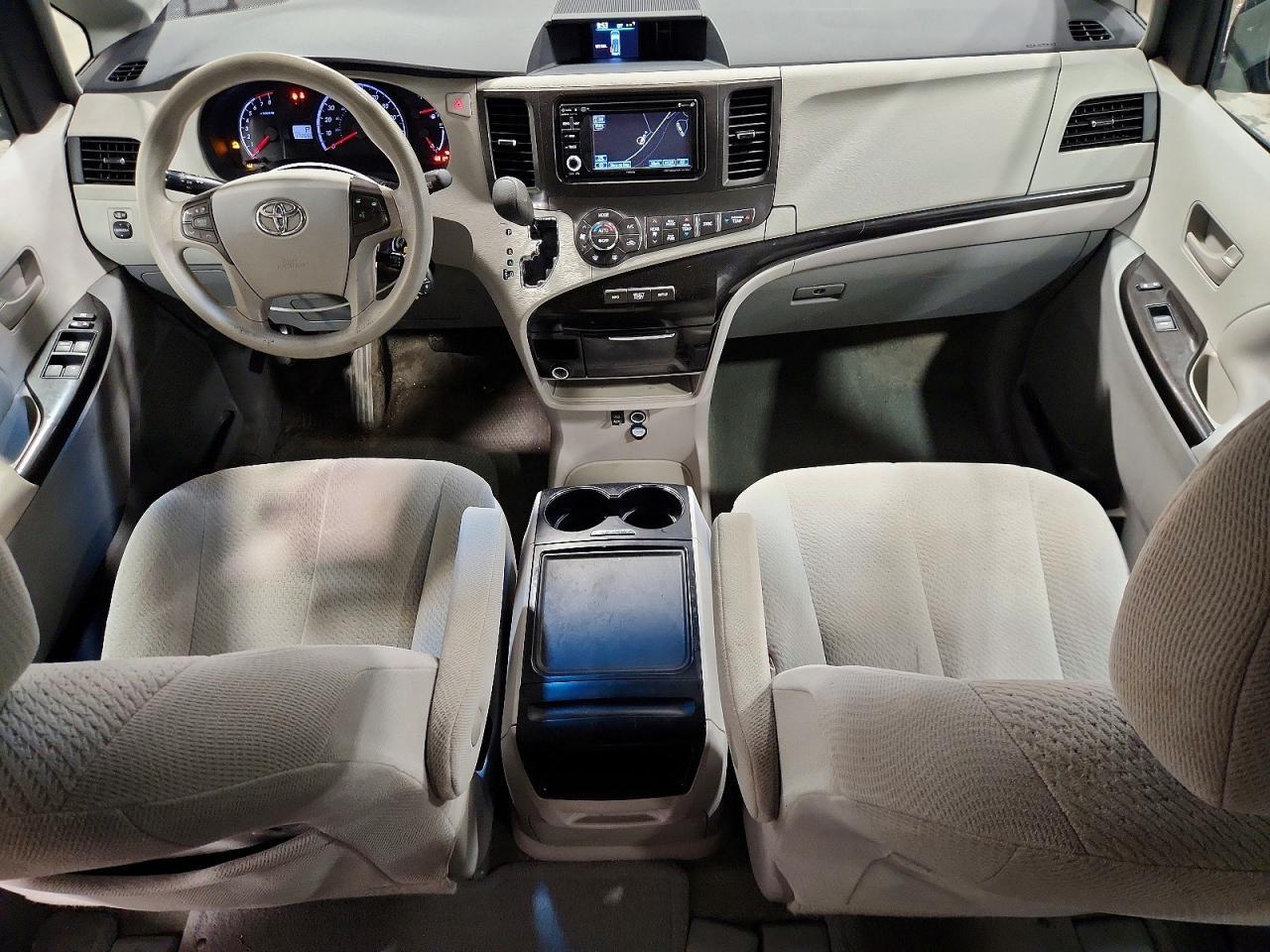 2014 TOYOTA SIENNA