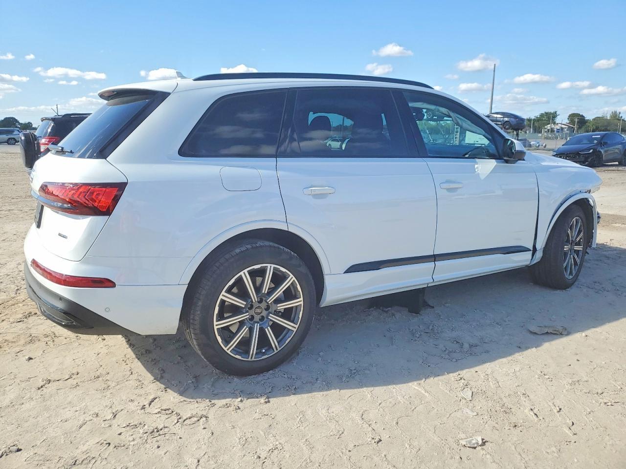 2023 AUDI Q7