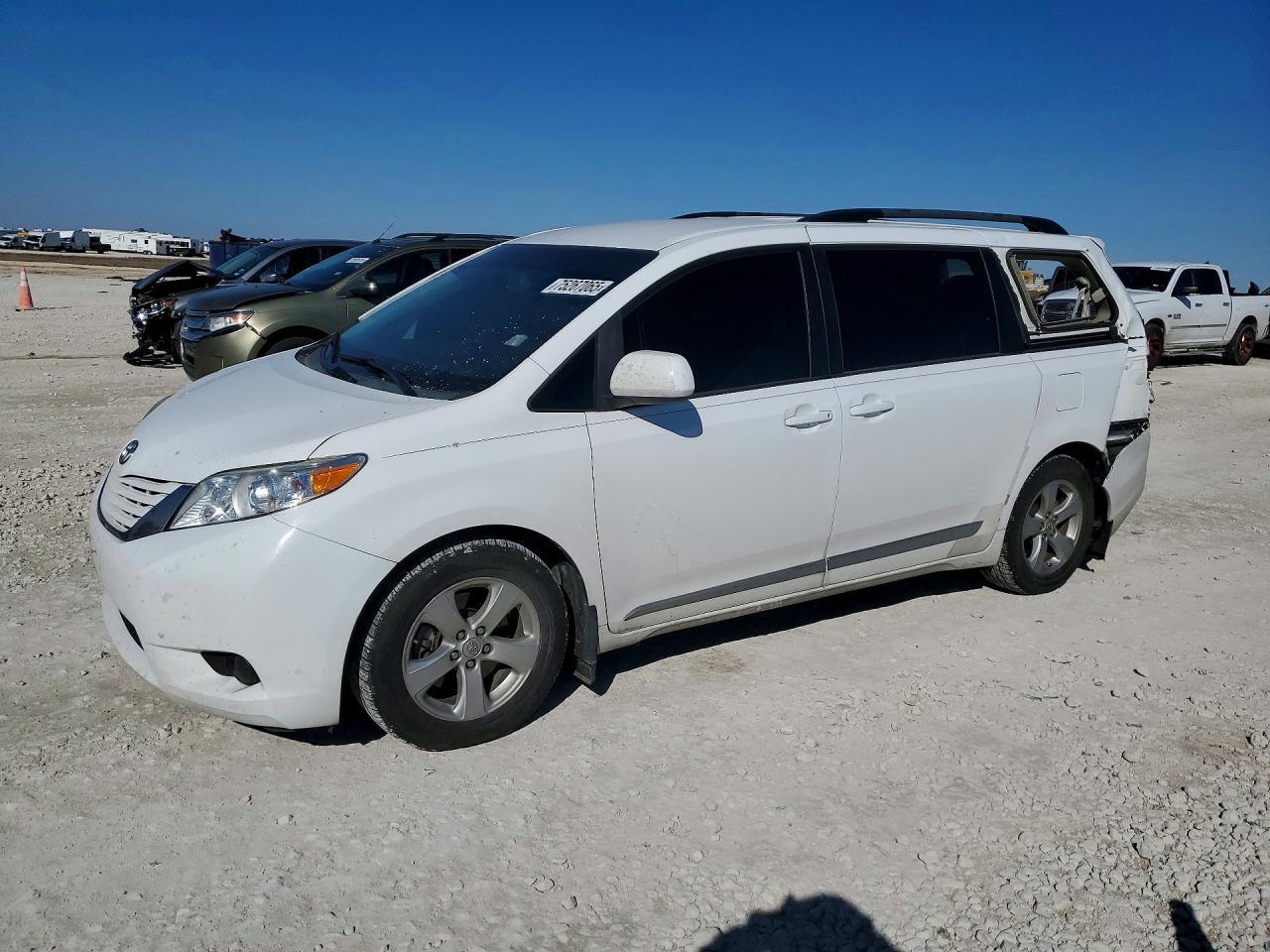 2015 TOYOTA SIENNA