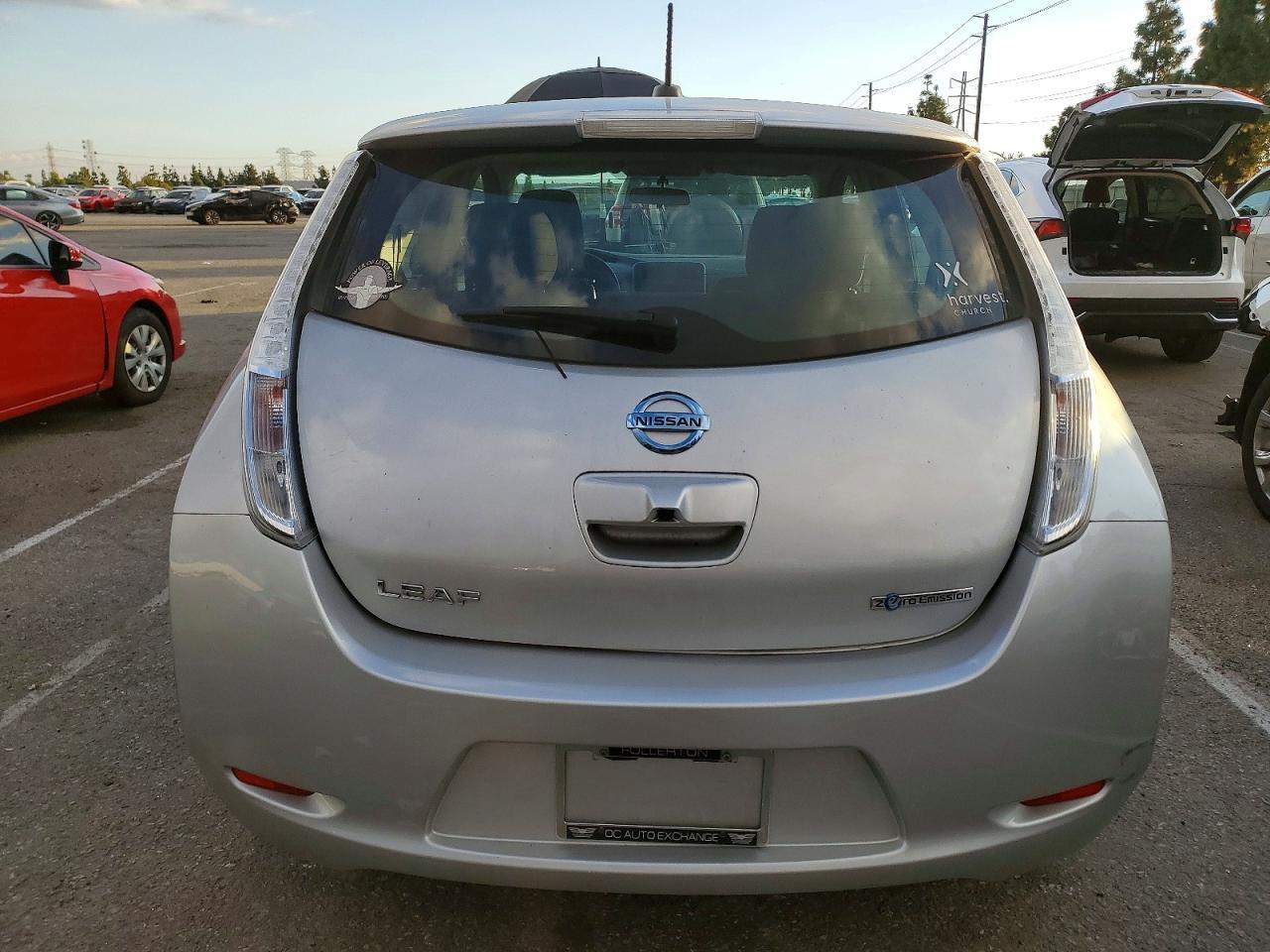 2016 NISSAN LEAF
