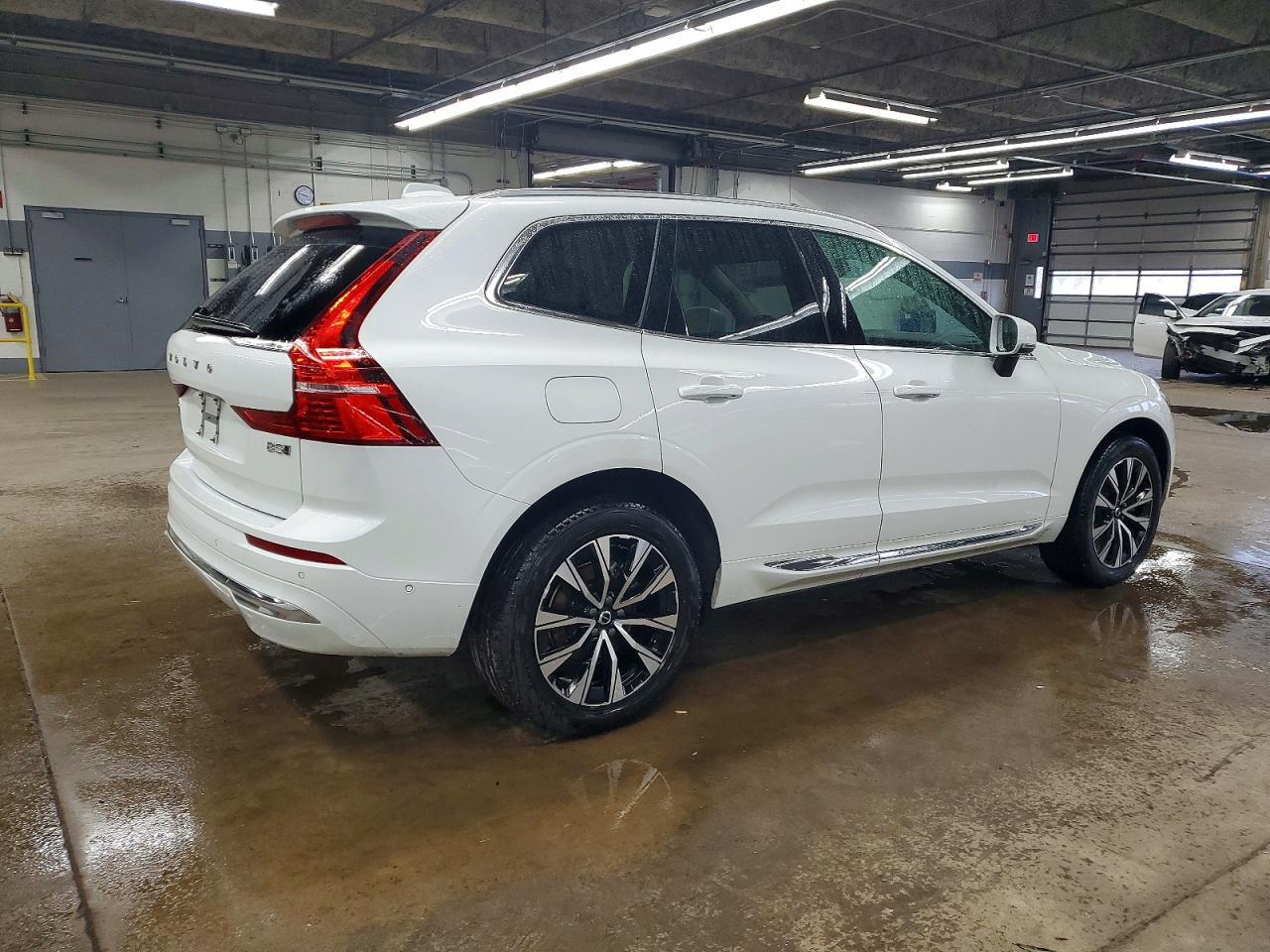 2023 VOLVO XC60