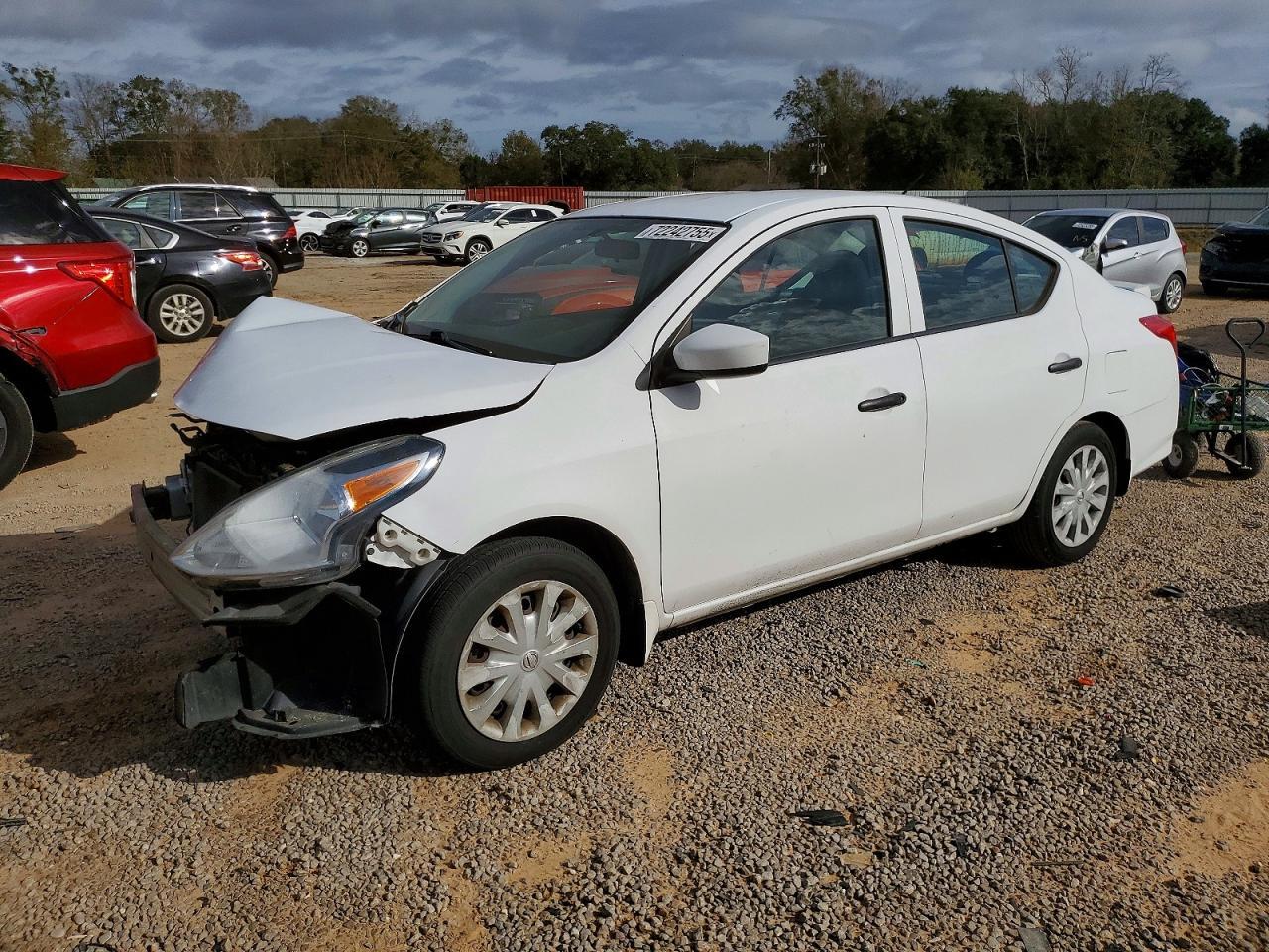 2017 NISSAN VERSA