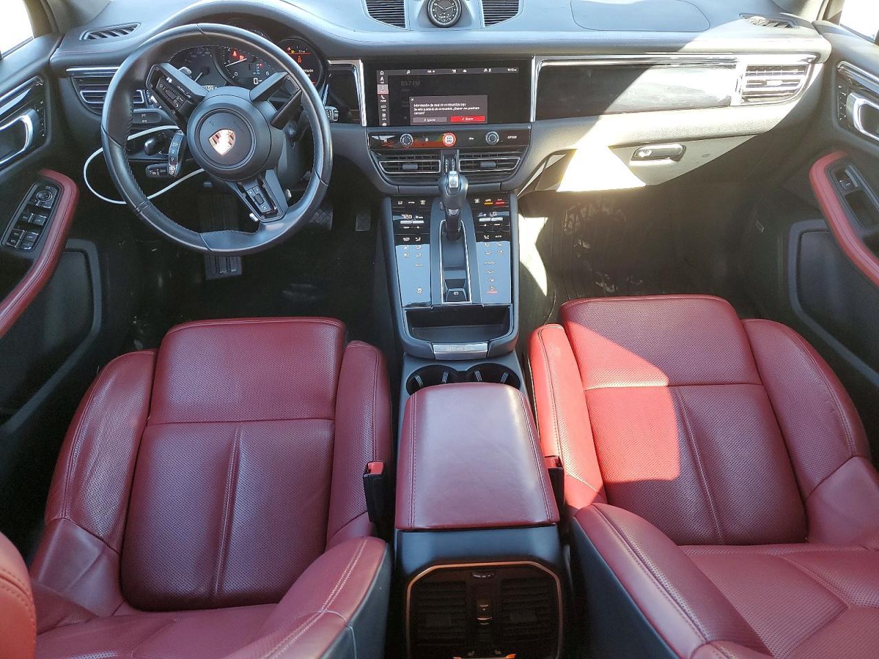 2024 PORSCHE Macan