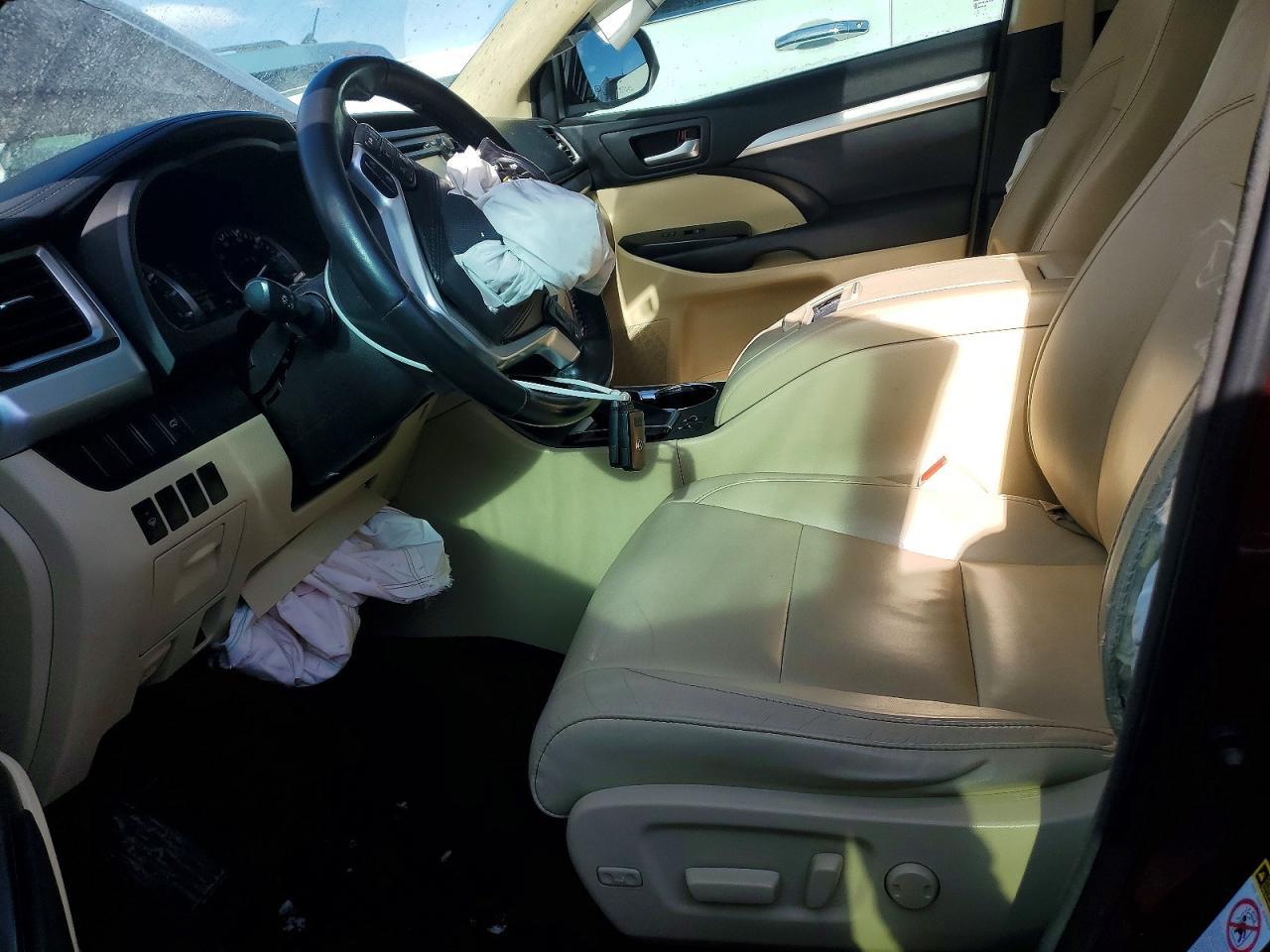 2016 TOYOTA HIGHLANDER