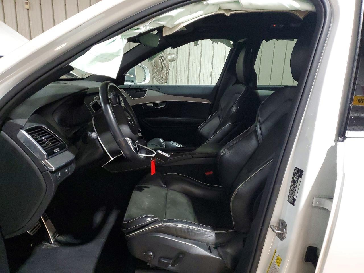 2017 VOLVO XC90