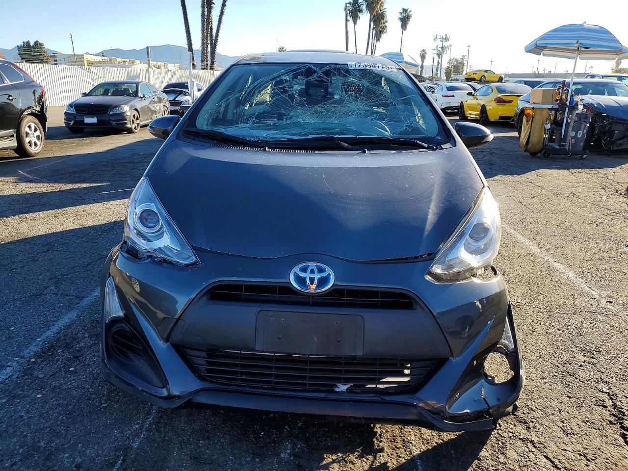 2017 TOYOTA Prius c