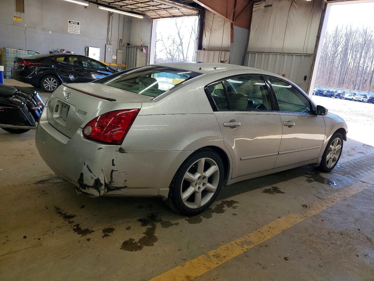 2005 NISSAN Maxima