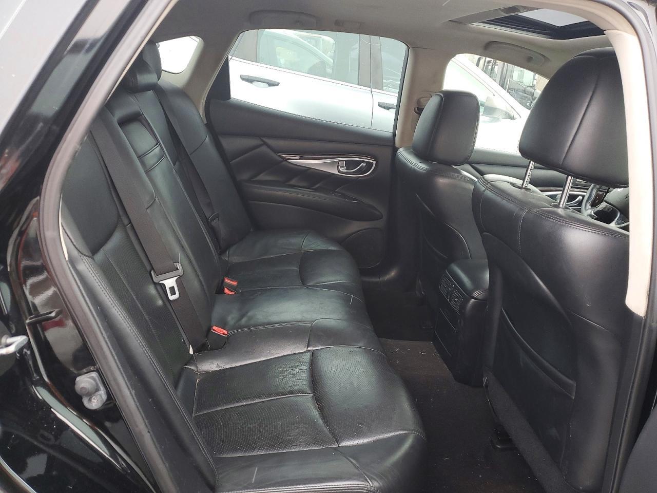 2016 INFINITI Q70