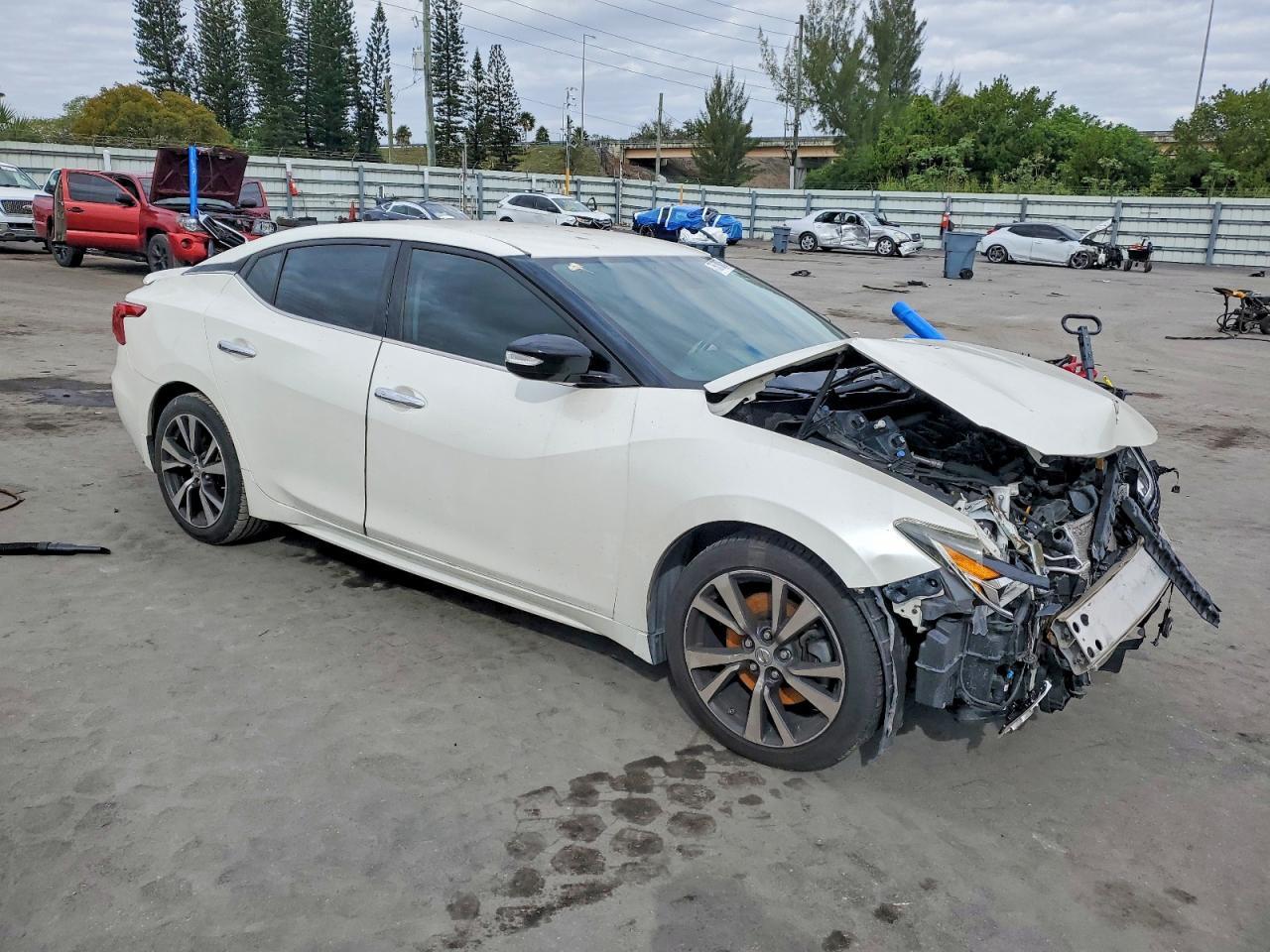 2016 NISSAN Maxima