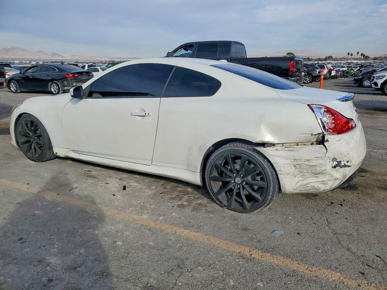2011 INFINITI G37