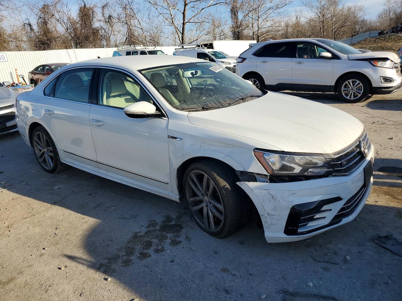 2017 VOLKSWAGEN Passat