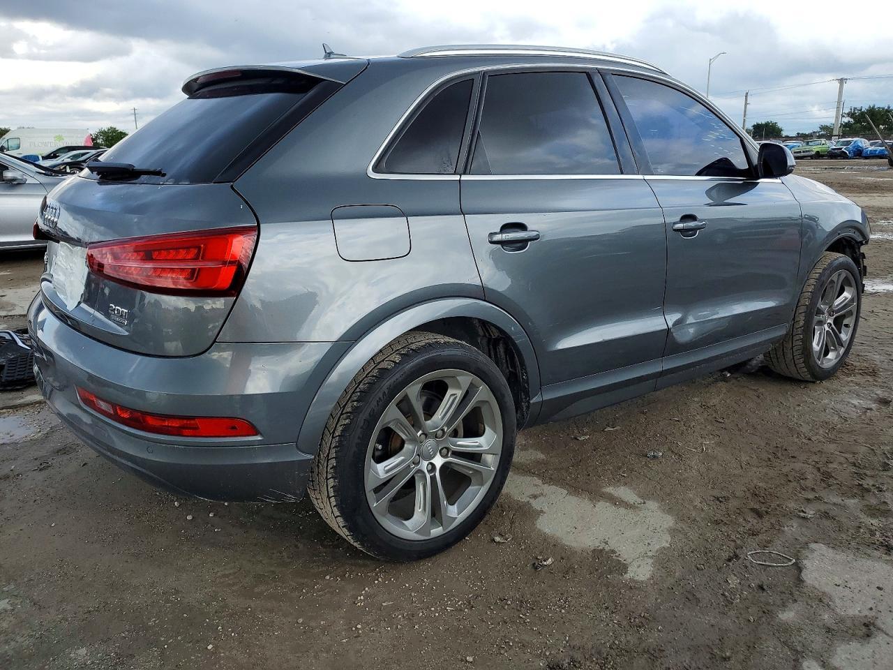 2016 AUDI Q3