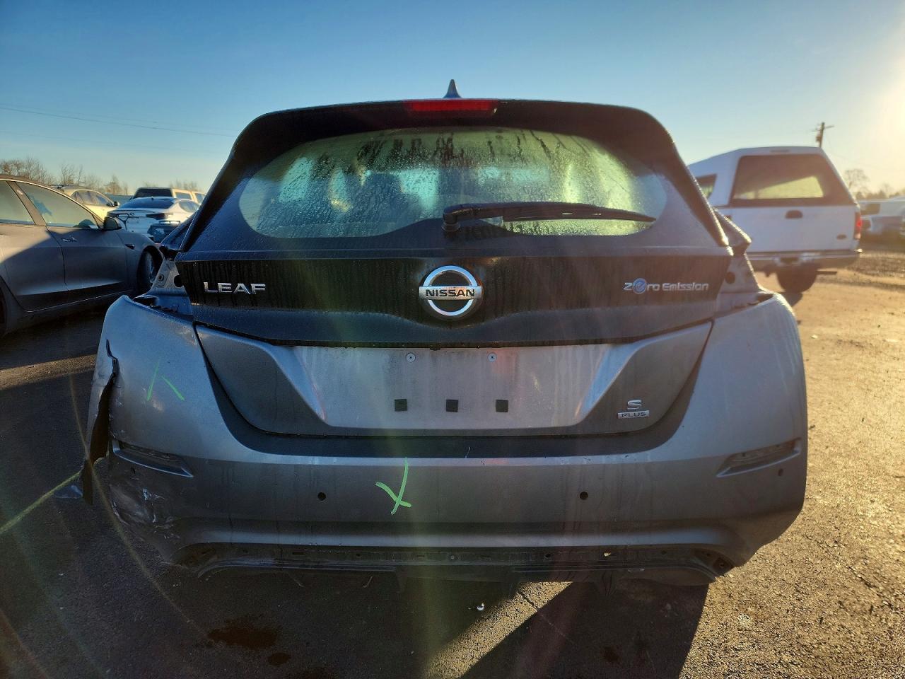 2022 NISSAN LEAF