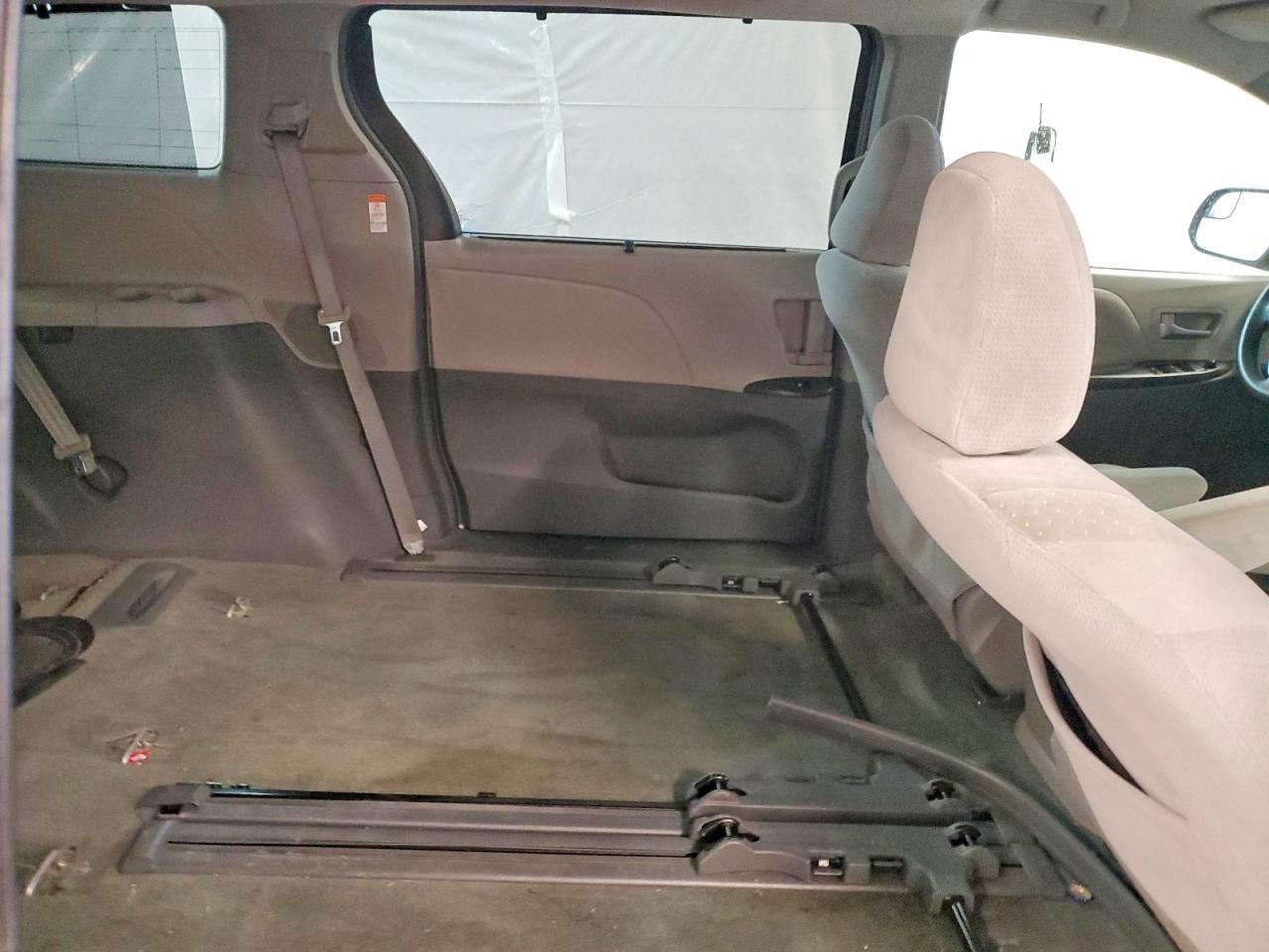 2016 TOYOTA SIENNA