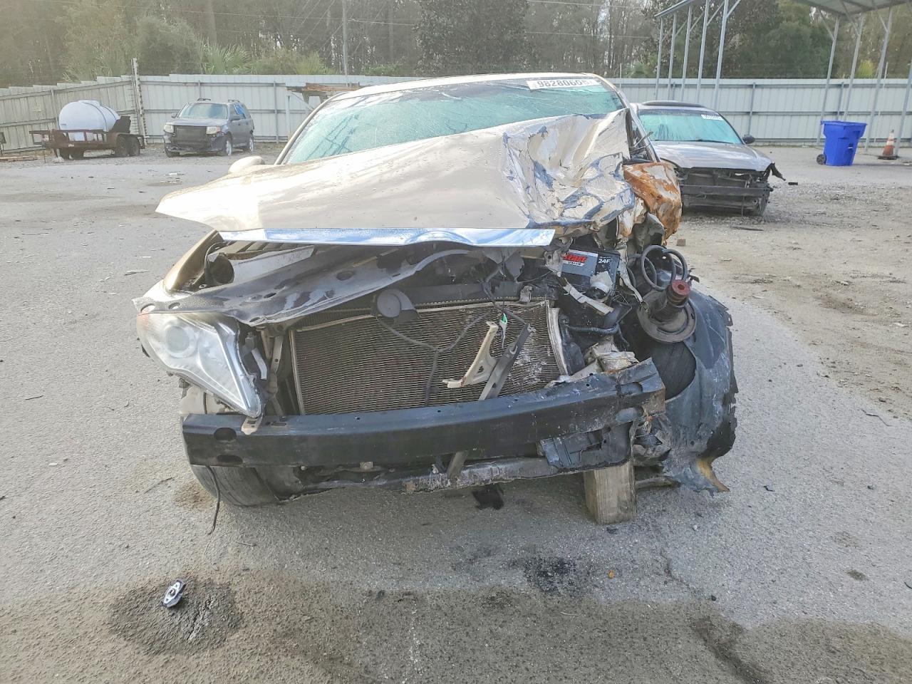 2011 TOYOTA Avalon