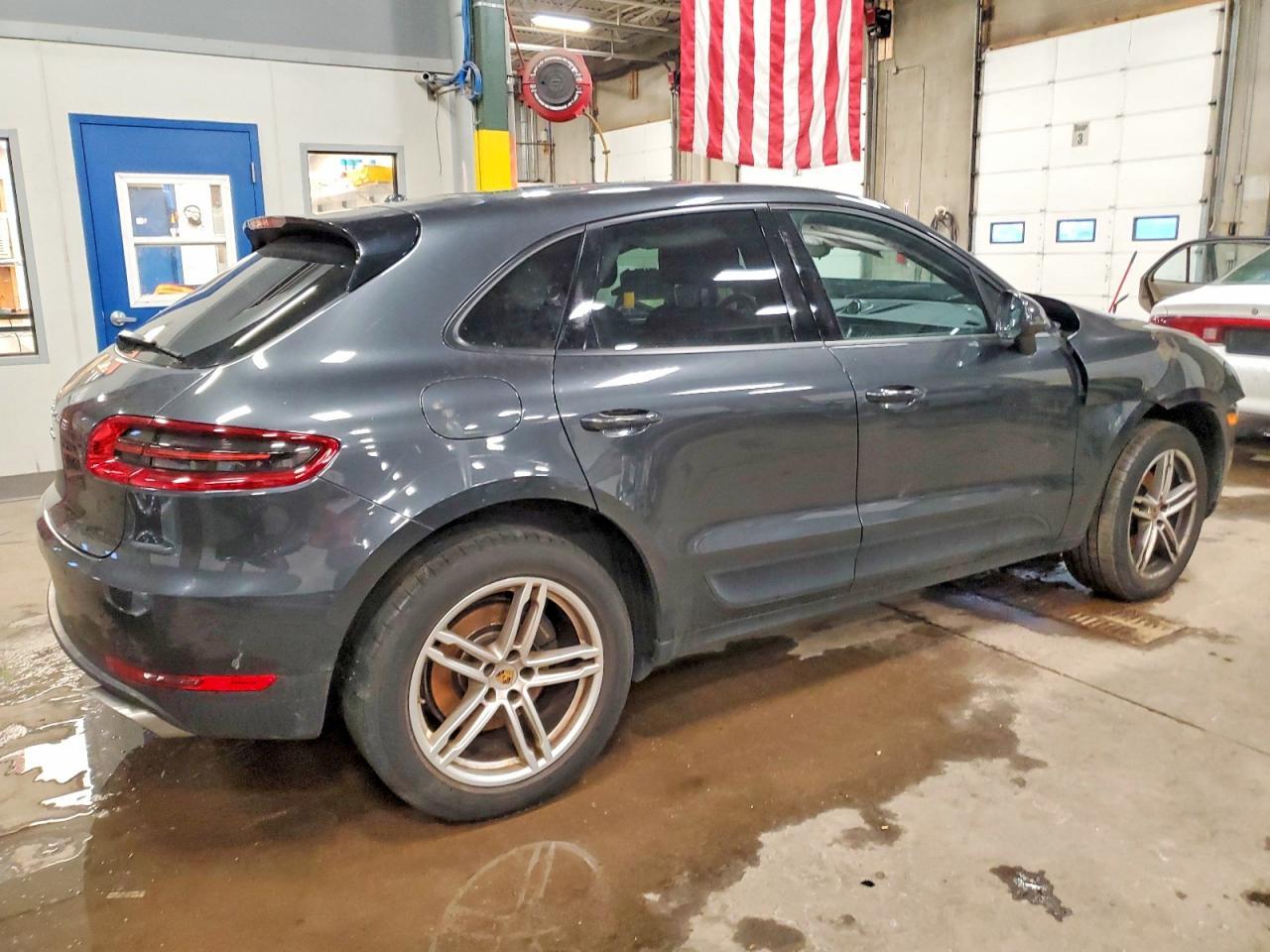 2018 PORSCHE Macan