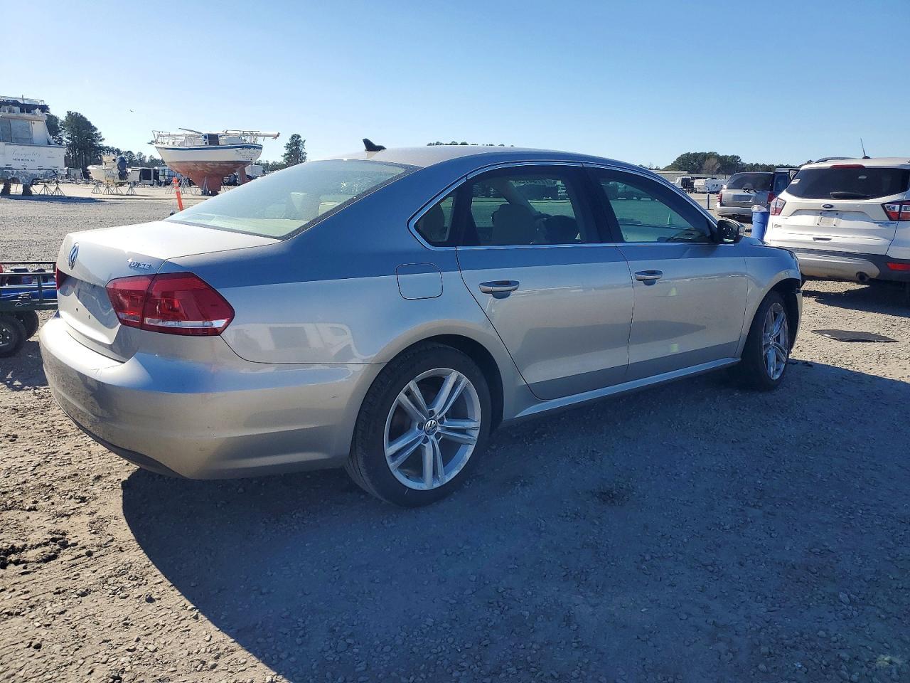 2014 VOLKSWAGEN Passat