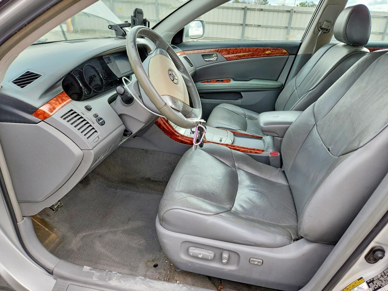 2006 TOYOTA Avalon