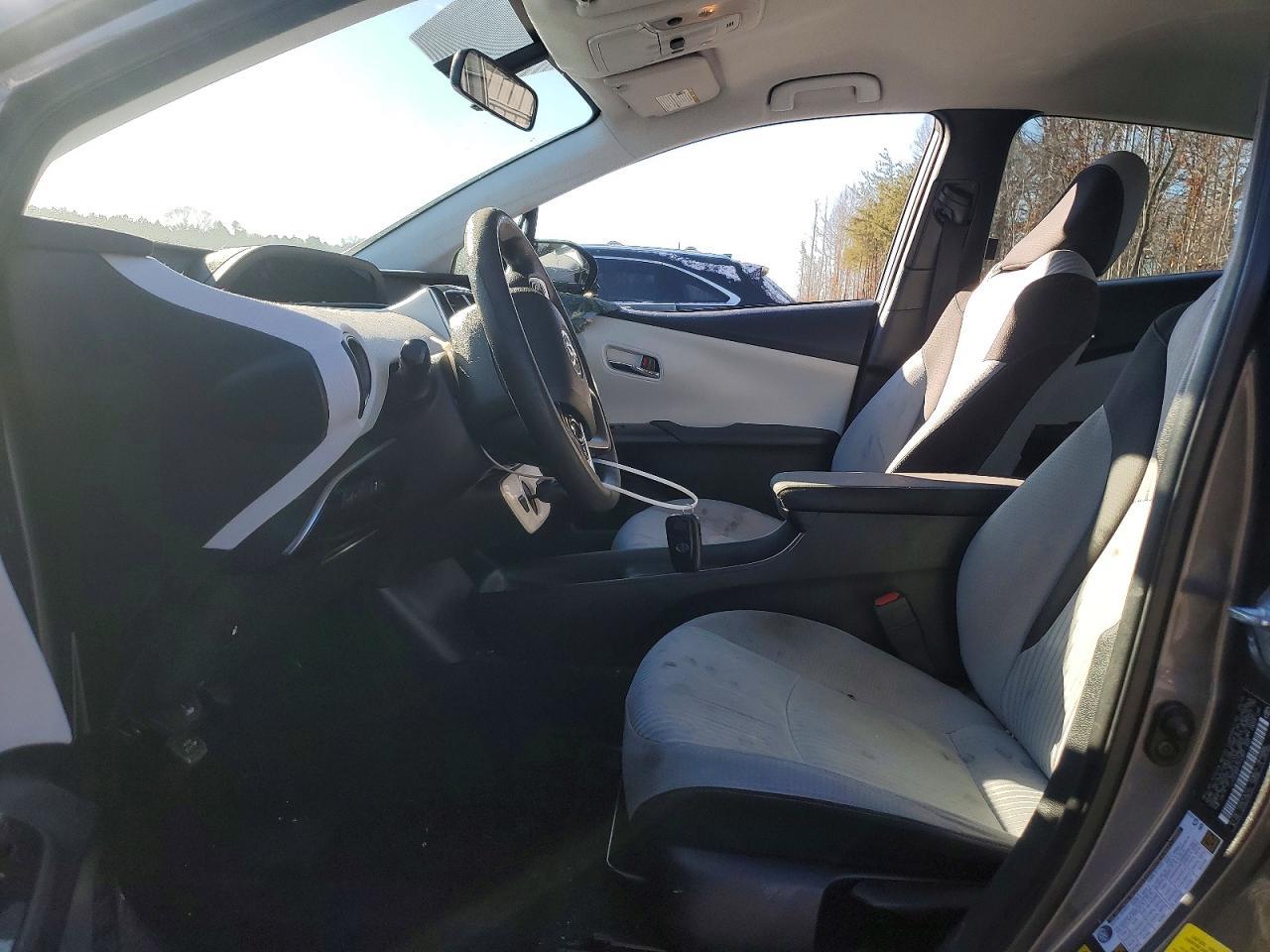 2016 TOYOTA PRIUS