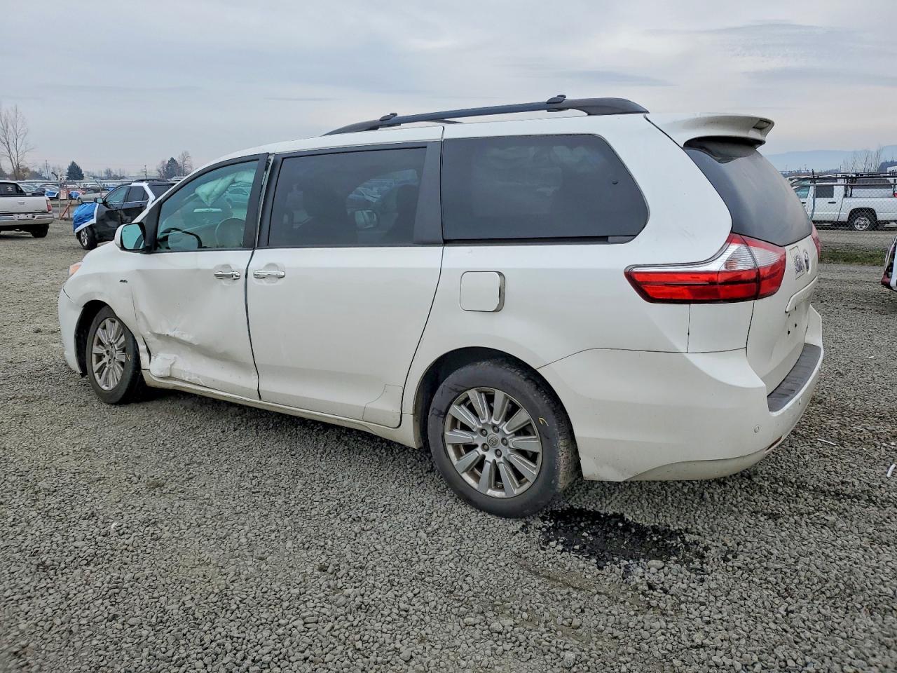 2017 TOYOTA SIENNA